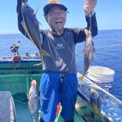 銭洲・チビムロ泳がせカンパチ好調ですね😊