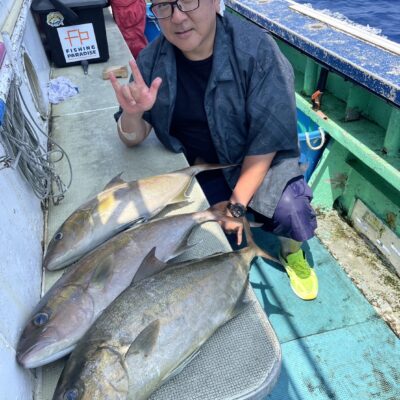 銭洲チビムロ泳がせ＆五目釣り好調です😊